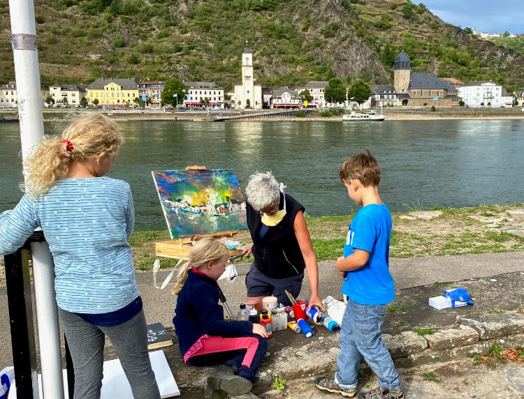 Kunst im Park, Künstlerinnen arbeiten mit Kindern in den Rheinanlagen von St. Goar