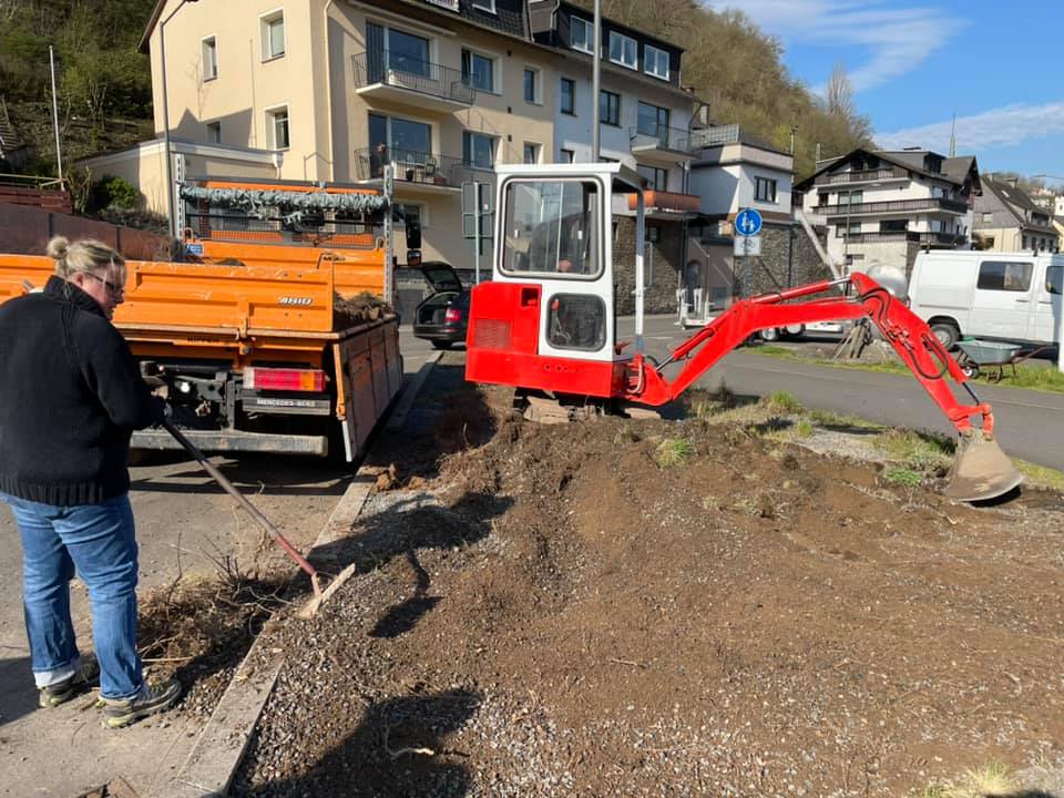 Begrünung am Busparkplatz in St. Goar auf Initiative des Ortsbeirats.