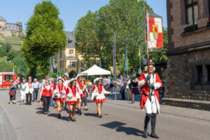 Viele Gruppen und Vereien der Stadt Sankt Goar waren am Umzug beteiligt. Hier : Die Karnevalsgesellschaft Rot-Weiß Sangewer. © Reinhardt A. Hardtke 